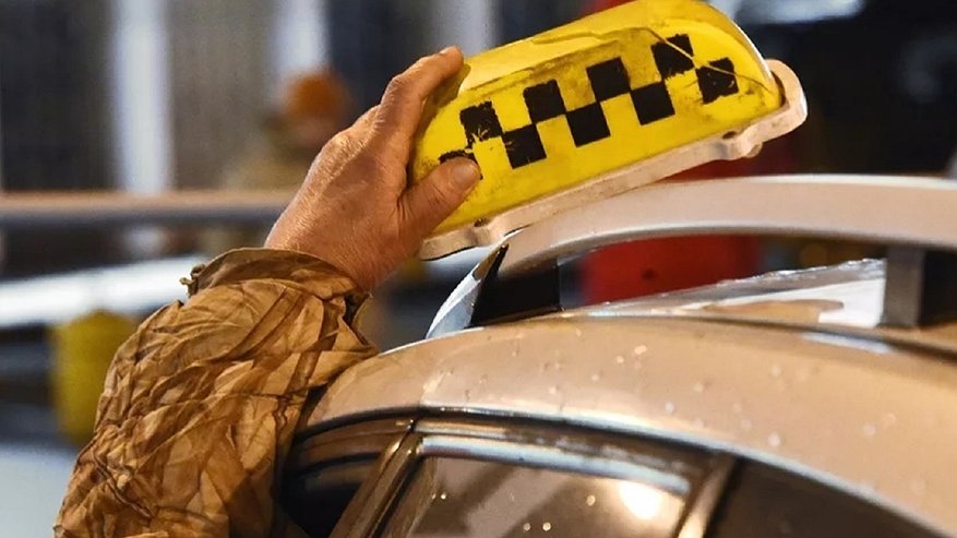 Главная картинка новости: В Новороссийске ловят таксистов без лицензии: 7 водителей задержано на вокзале