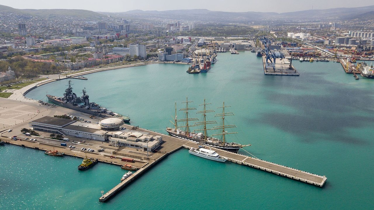 Главная картинка новости: В Новороссийске расширили морской терминал: будет принимать более 200 судов в год