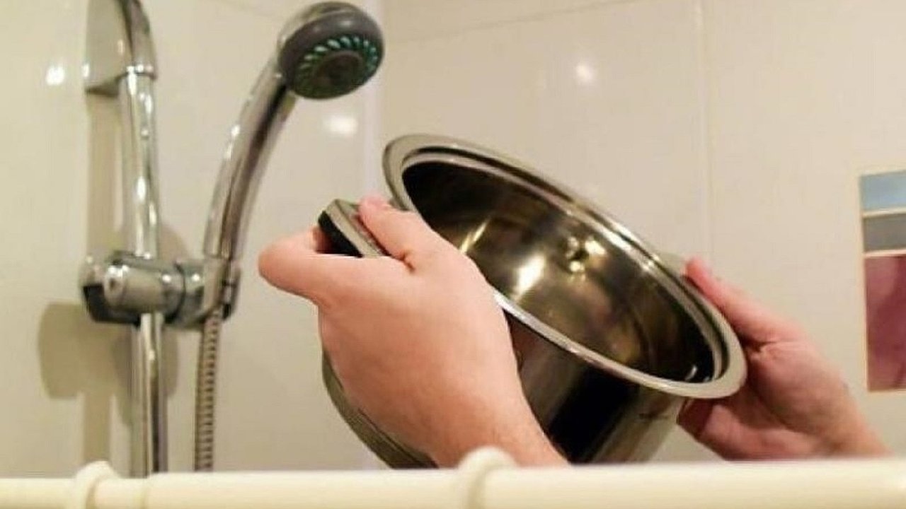 Главная картинка новости: Стали известны сроки отключения горячей воды в Новороссийске: точные адреса и даты