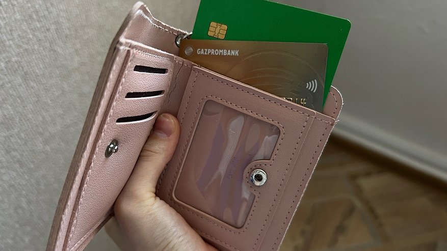 Главная картинка новости: Чужой долг на вашей зарплатной карте: клиенты банков узнают о кредите на себя только после неприятного сюрприза