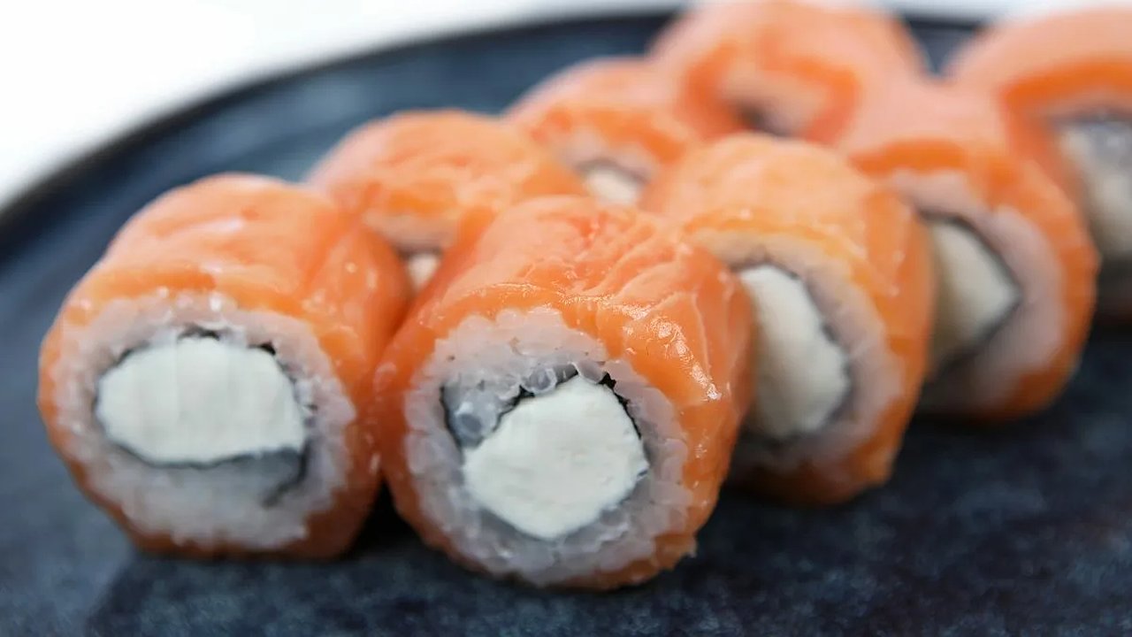 Главная картинка новости: Пока вы спите — готовится сыр: смешайте ряженку и сметану вечером, утром наслаждайтесь "Филадельфией"