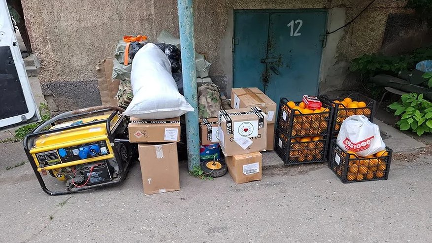 Главная картинка новости: Новороссийск отправил тонну помощи бойцам ЛНР: от генераторов до носилок