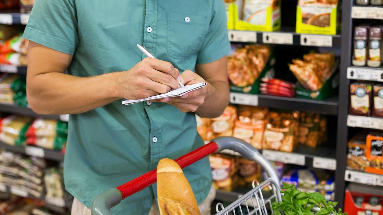 Главная картинка новости: Шок на полках: цены в новороссийских магазинах взлетят на 10% — эксперт раскрыл причину