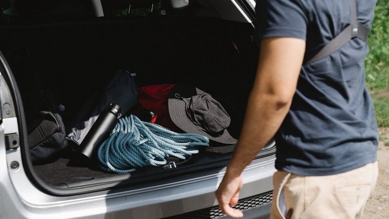 Главная картинка новости: С 11 июня ГАИ будет изымать права за запрещенные предметы в багажнике: полный список