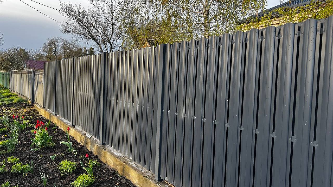 Главная картинка новости: Забор на даче заставят снести без вариантов: новое правило будет действовать с 12 июня