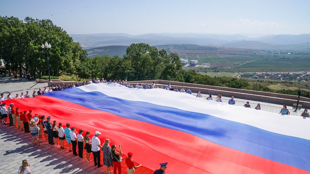 Главная картинка новости: Новороссийск готовится к масштабному празднованию Дня России: программа