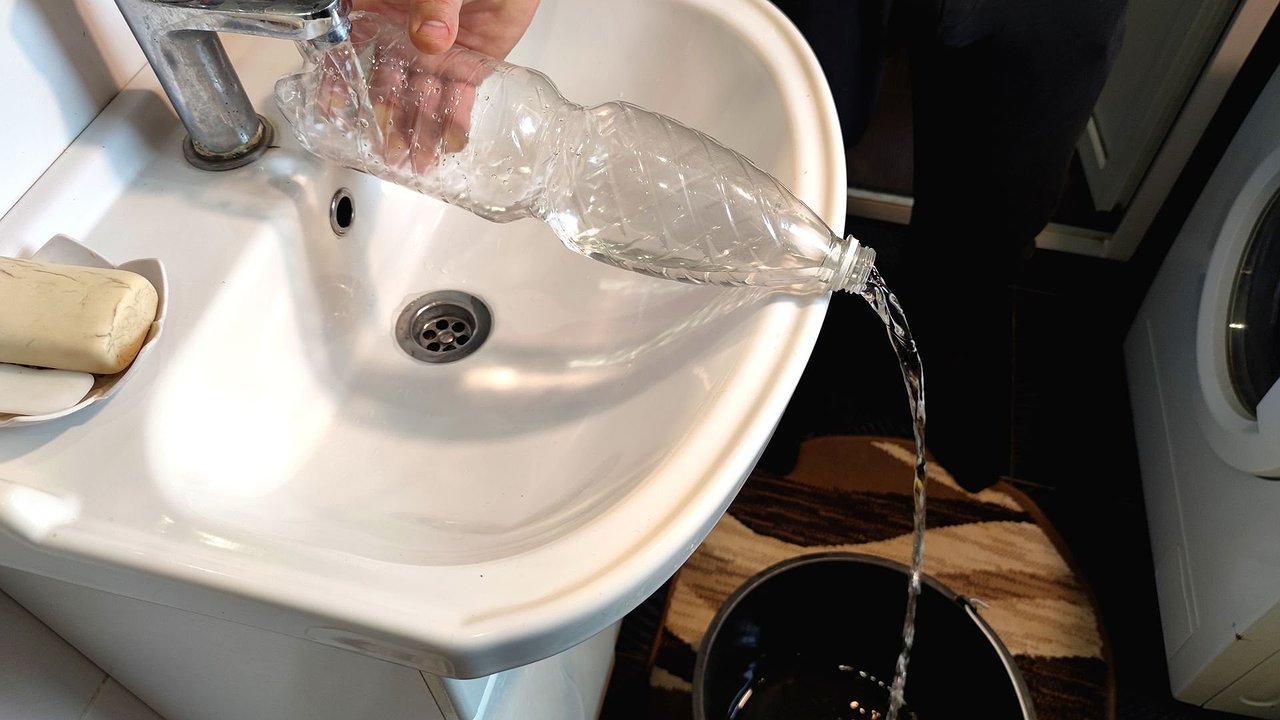 Главная картинка новости: В пригороде Новороссийска ввели жёсткий лимит: воду подают всего раз в день