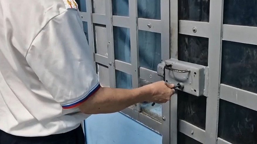Главная картинка новости: Мопед в мусорке: пьяный житель Краснодара «разобрал» чужое имущество в Новороссийске