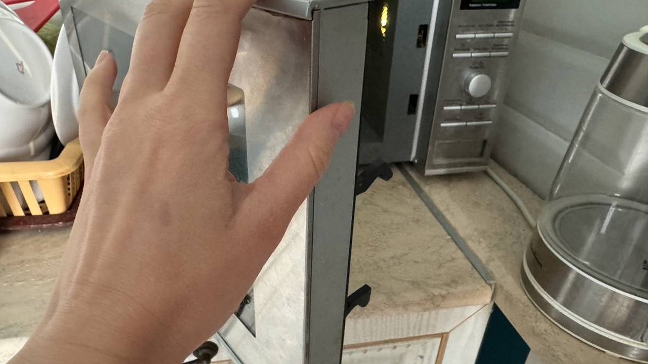 Главная картинка новости: Взорвется через 10 секунд: никогда не кладите такой бутерброд в микроволновку, пока не узнаете этого