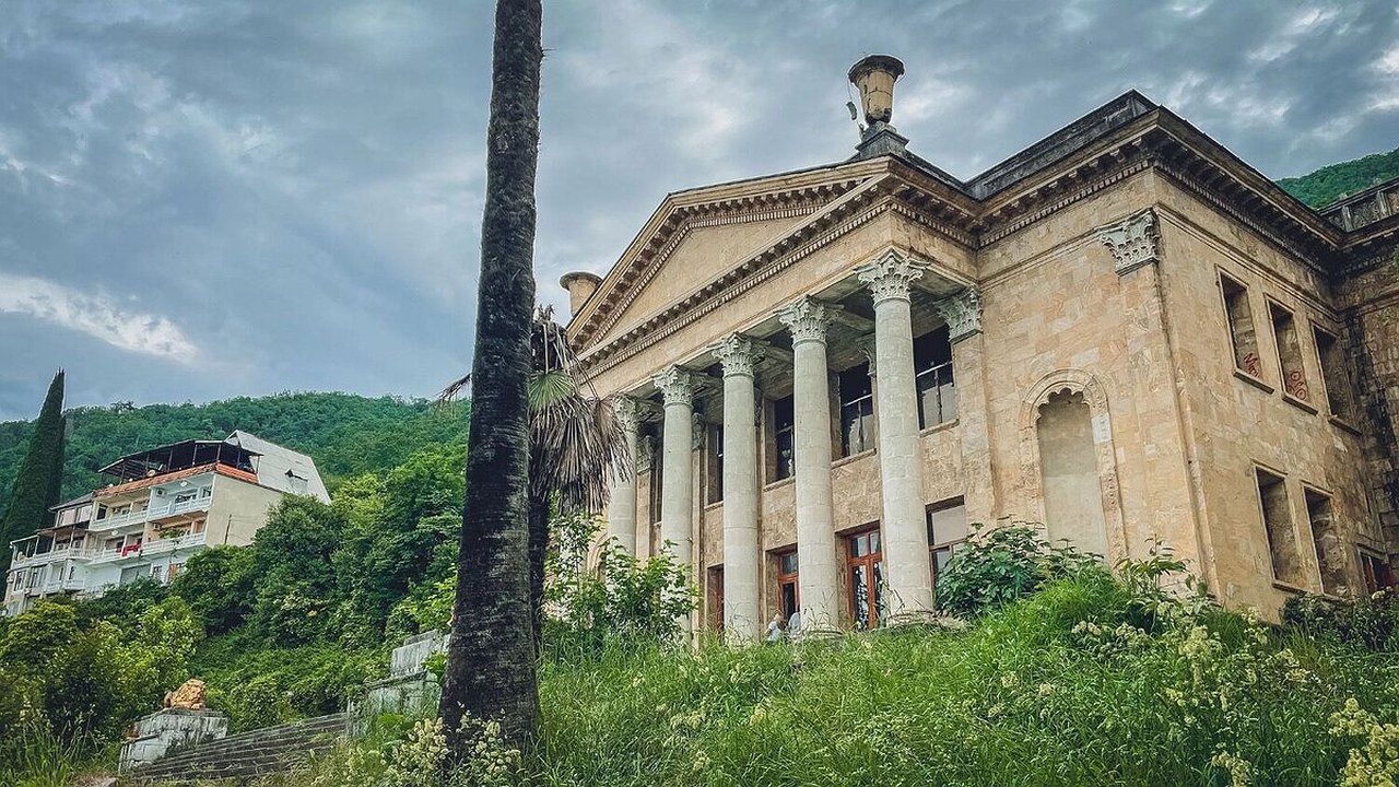 Главная картинка новости: Развеялся, как морской туман: откровенный рассказ о том, почему Абхазия больше не манит