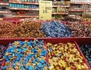Бывшая продавщица известного супермаркета рассказала, почему нельзя покупать конфеты на развес