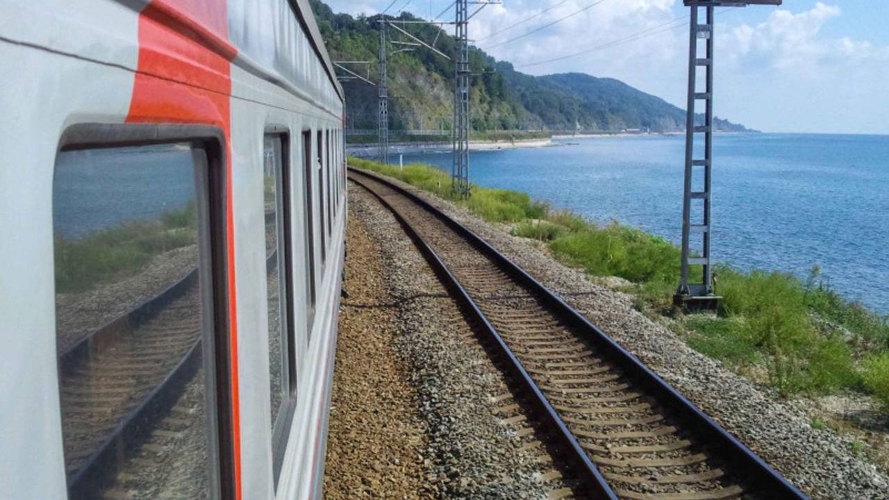 Главная картинка новости: Ж/д новости для отдыхающих: когда запустят дополнительные составы в Крым