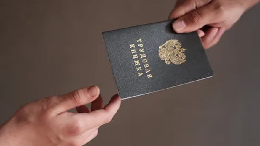 Главная картинка новости: Весь трудовой стаж сгорит: важные изменения с 23 июня - для тех, кто работал до 2002 года