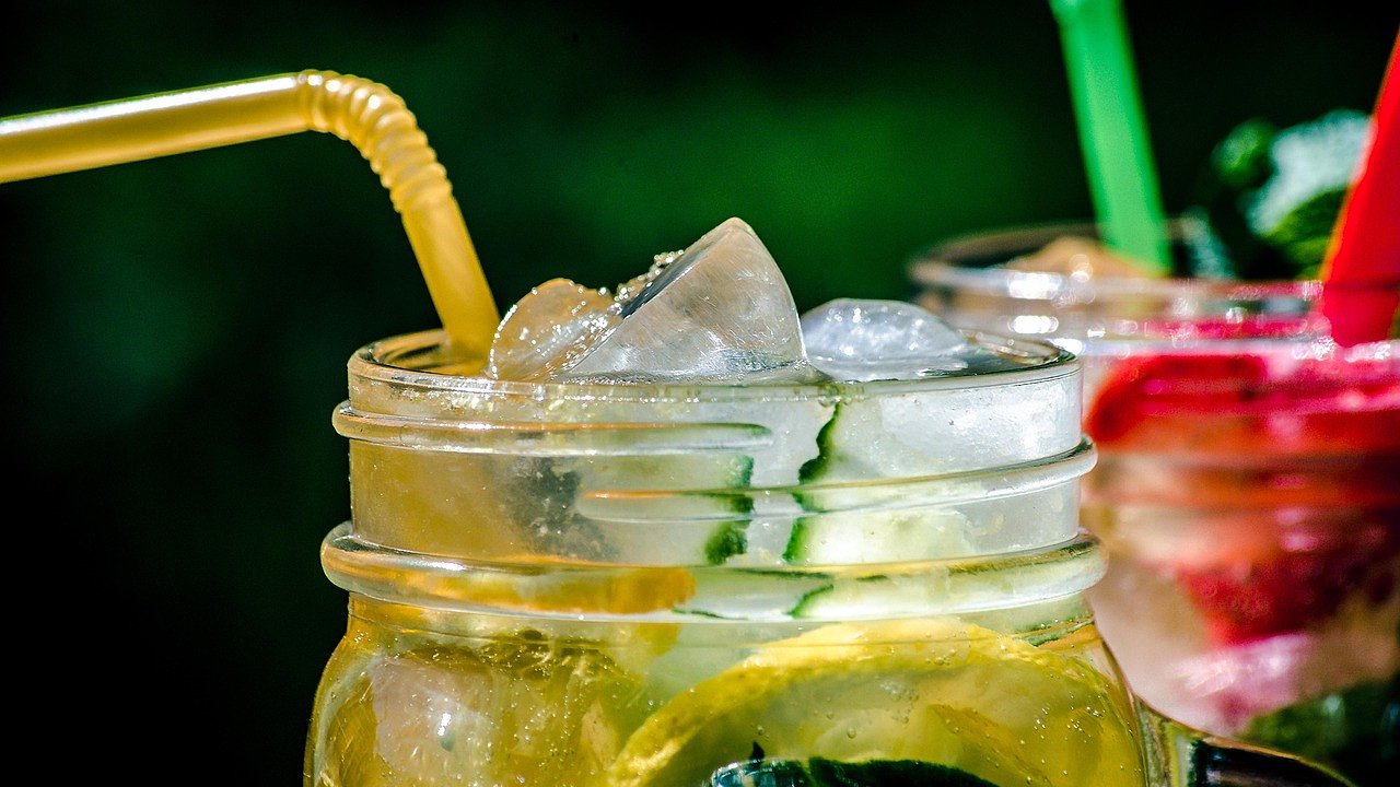 Главная картинка новости: На окна ничего не клею и кондиционер не включаю: украла идею у южан - дома свежо даже в кошмарную жару