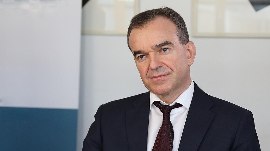 Главная картинка новости: Анапа после мазутного разлива: губернатор Кубани дал прогноз по купальному сезону