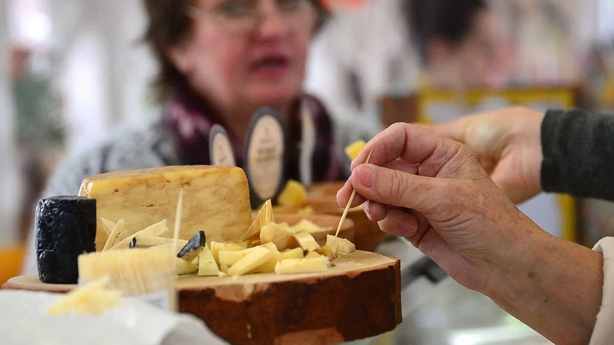 Главная картинка новости: "От этого вкуса аж глаза закатываются": в Роскачестве озвучили лучшие марки сыра