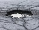 На улице Гончарова в Новороссийске образовался провал грунта: водоканал назвал причину