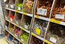 Миниатюра новости: Взяла всего 5 конфет в «Пятёрочке», продавец на кассе взвесил на 320 грамм. Вот так нас обманывают в магазинах с обвесом