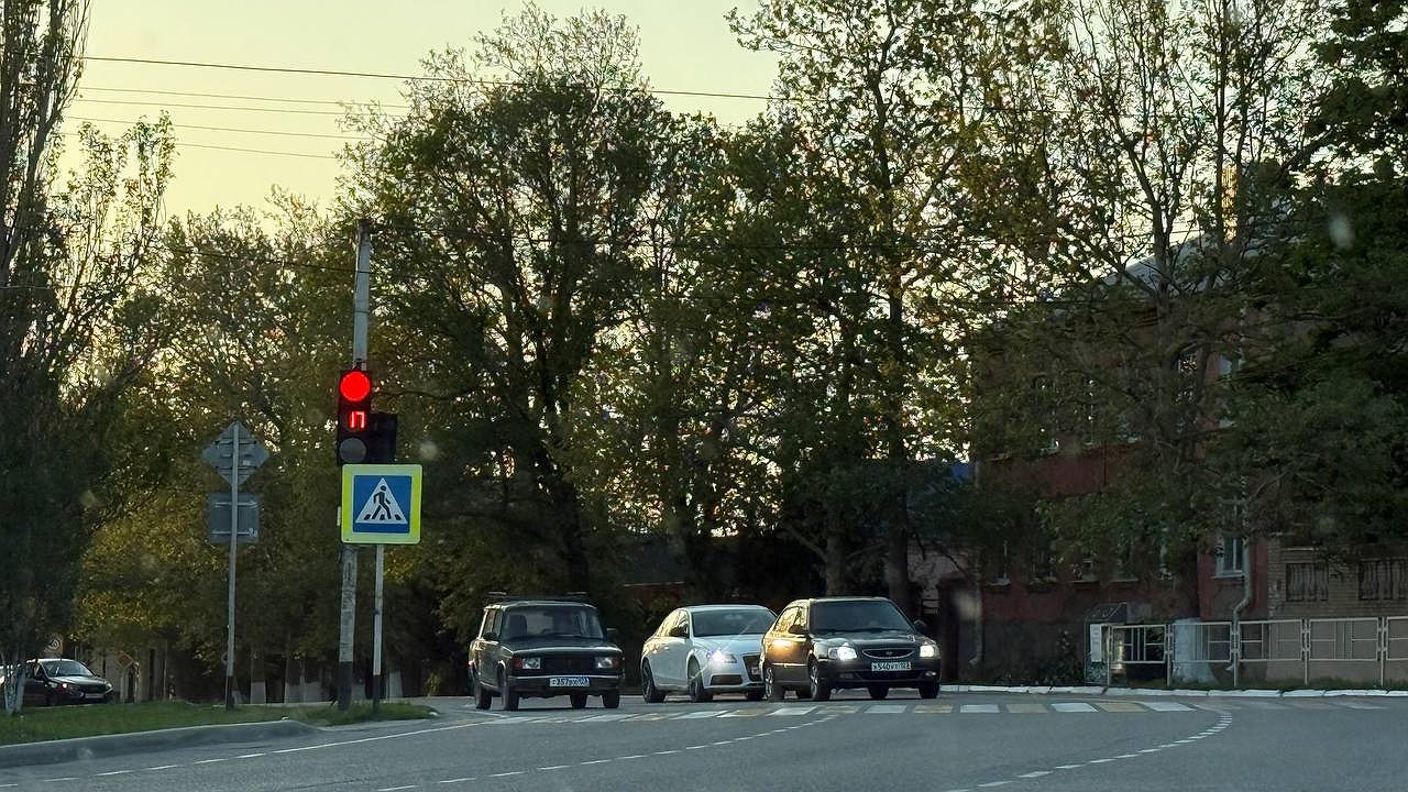 Главная картинка новости: Водить можно в любом возрасте? ГИБДД разъяснила, когда пенсионерам уже нельзя садиться за руль