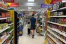 Миниатюра новости: Отныне покупателей в магазины больше не впустят: «Пятерочка», «Магнит» и «Перекресток» вводят жесткие требования