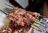 Миниатюра новости: Купил в Светофоре мясо – глаз радовалось, а желудок отказался. Разбираемся, как нас обманывают на прилавках