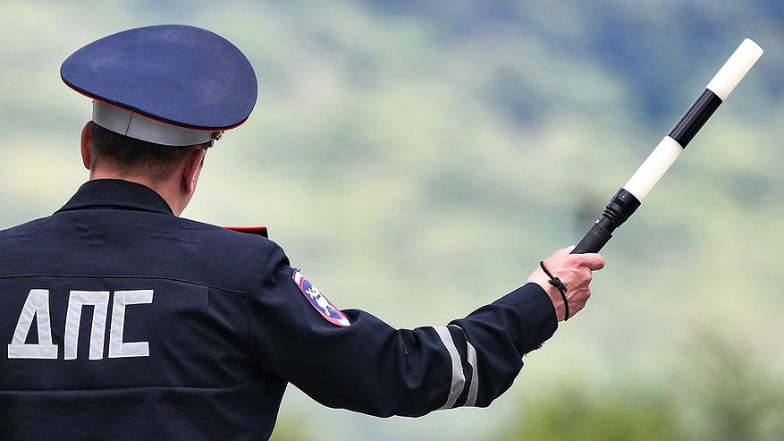 Главная картинка новости: Штраф до 200 тысяч рублей: с 5 июля ГАИ начнет проверять всех водителей на наличие всего одной вещи в авто