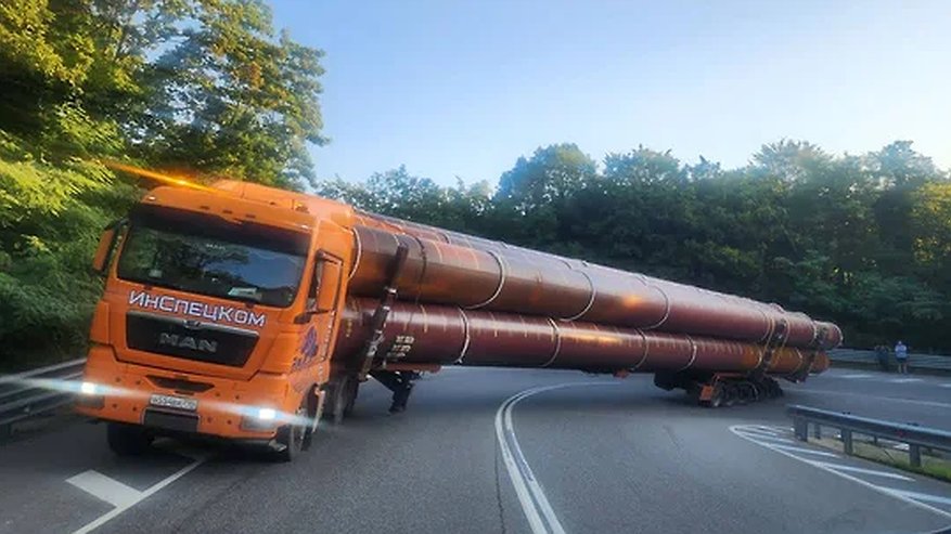 Главная картинка новости: На трассе М-4 "Дон" под Геленджиком образовалась пробка из-за грузовика