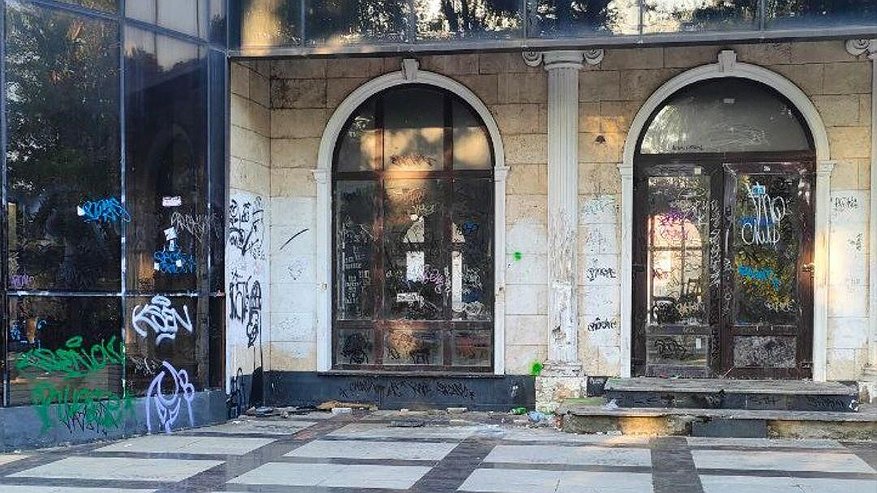 Главная картинка новости: Заброшенное здание в центре Новороссийска дожидается судебного решения