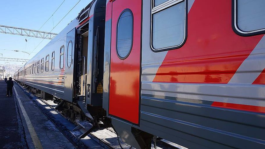 Главная картинка новости: Полицейские сняли с поезда пенсионера из Новороссийска, чтобы он не перевел 1 миллион мошенникам