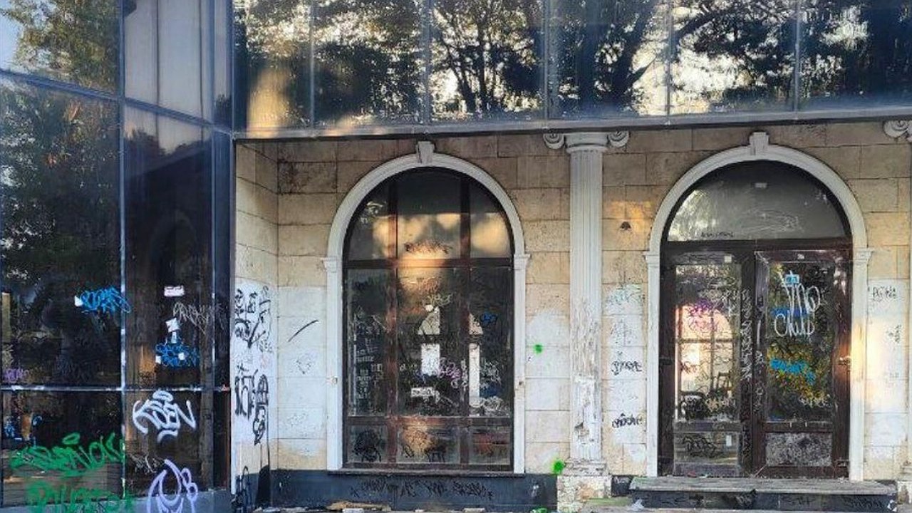 Главная картинка новости: Заброшку на Парковой аллее в Новороссийске снесут только по решению суда