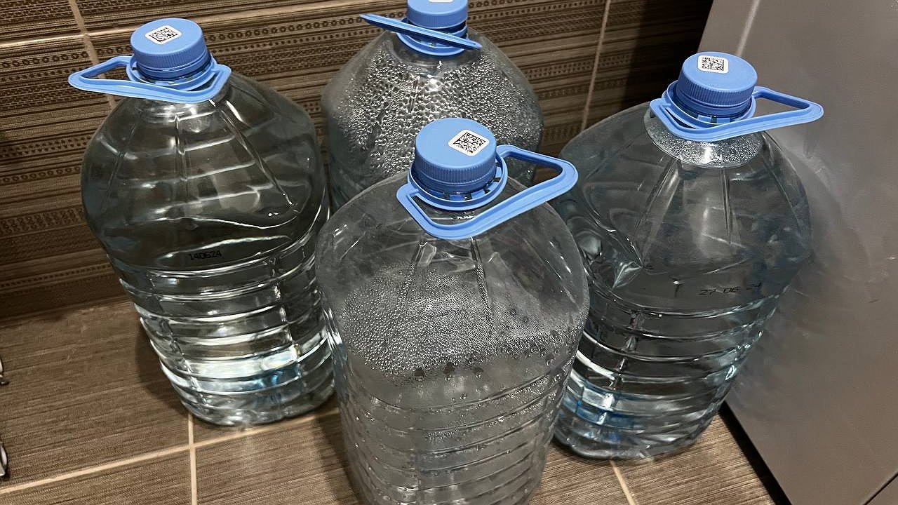 Главная картинка новости: Пластиковые бутылки 5 л берегу - словно зеницу ока: вот как их использую - порядок в доме теперь обеспечен