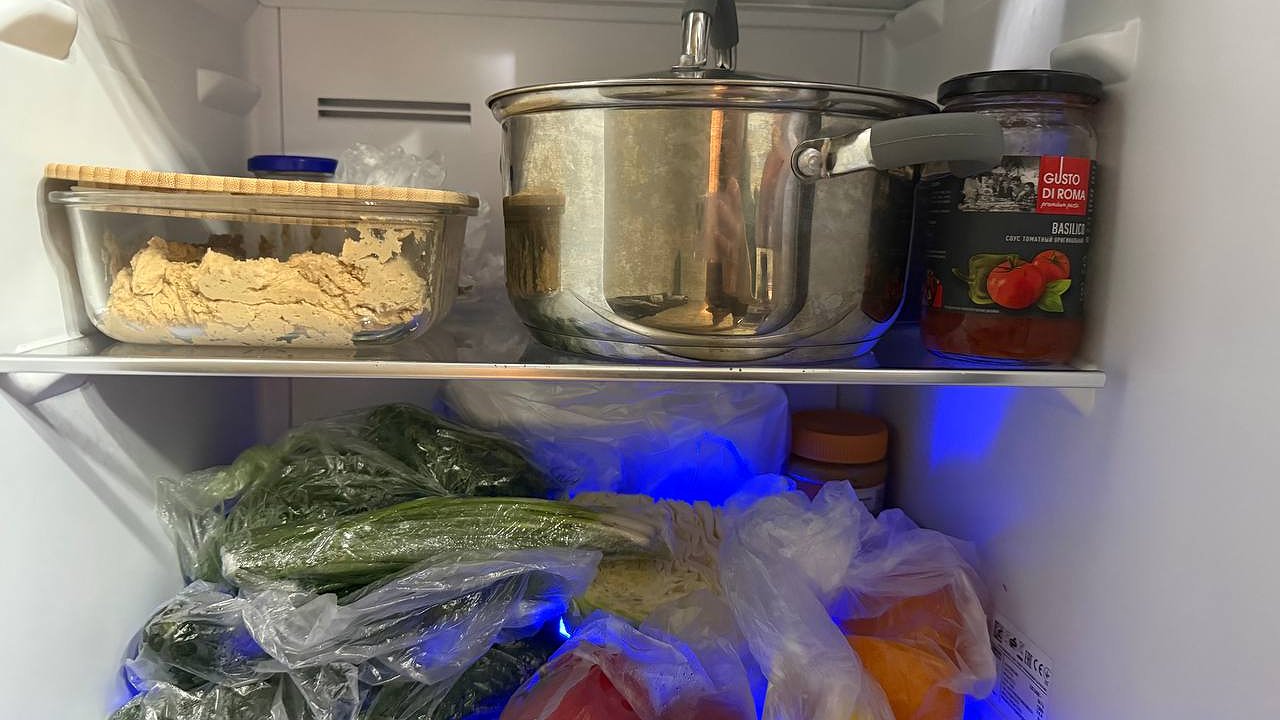 Главная картинка новости: 5 продуктов, которые не стоит хранить в холодильнике даже зимой – запомните раз и навсегда