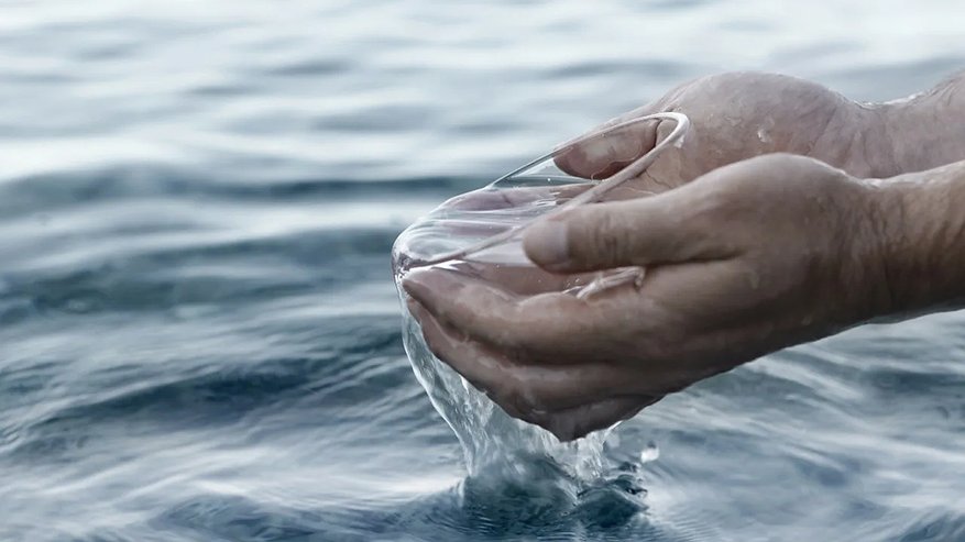 Главная картинка новости: Жители Краснодарского края торгуют водой из Чёрного моря: чем это может быть опасно