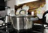 Миниатюра новости: Нужно ли сливать "первую воду" при варке мяса: шеф-повар поставил точку в вопросе - запомните это правило