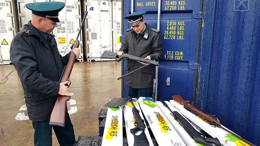 Главная картинка новости: В Новороссийске задержали крупную партию контрабандного оружия из Турции