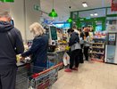 "Очередь испарилась за минуту": хитрый покупатель "Пятерочки" раскрыл гениальный трюк — теперь все так делают