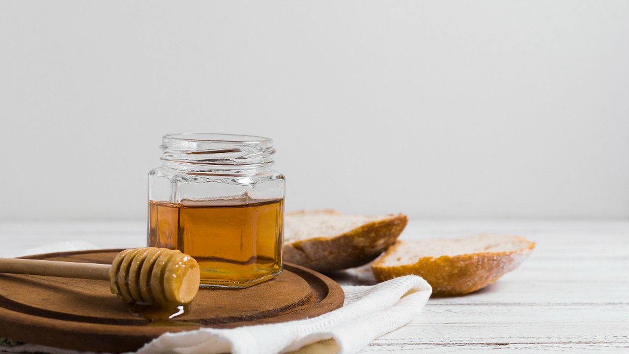 Главная картинка новости: Мед с подвохом: эксперты Роскачества назвали самые лучшие торговые марки