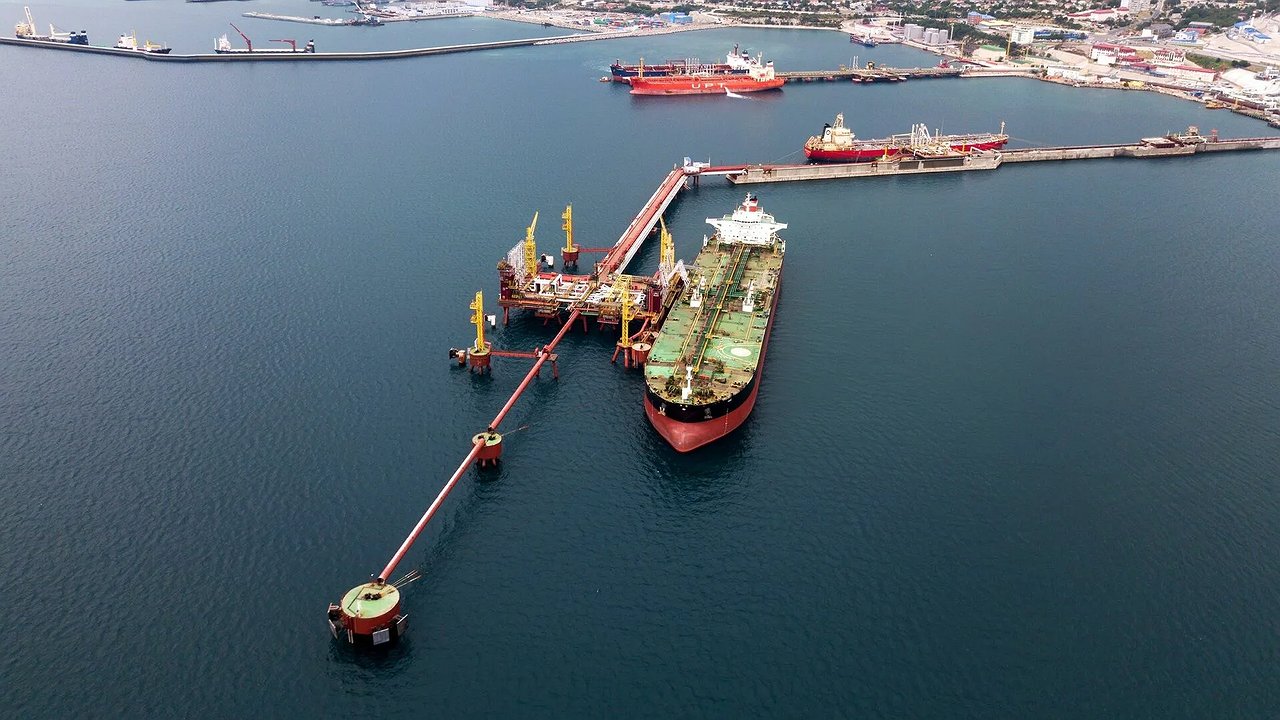 Главная картинка новости: Новороссийск наращивает нефтяной экспорт, компенсируя спад других портов