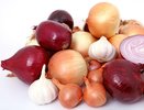 Луковица с два кулака: подкармливаем лук в июле, и он отблагодарит богатым урожаем