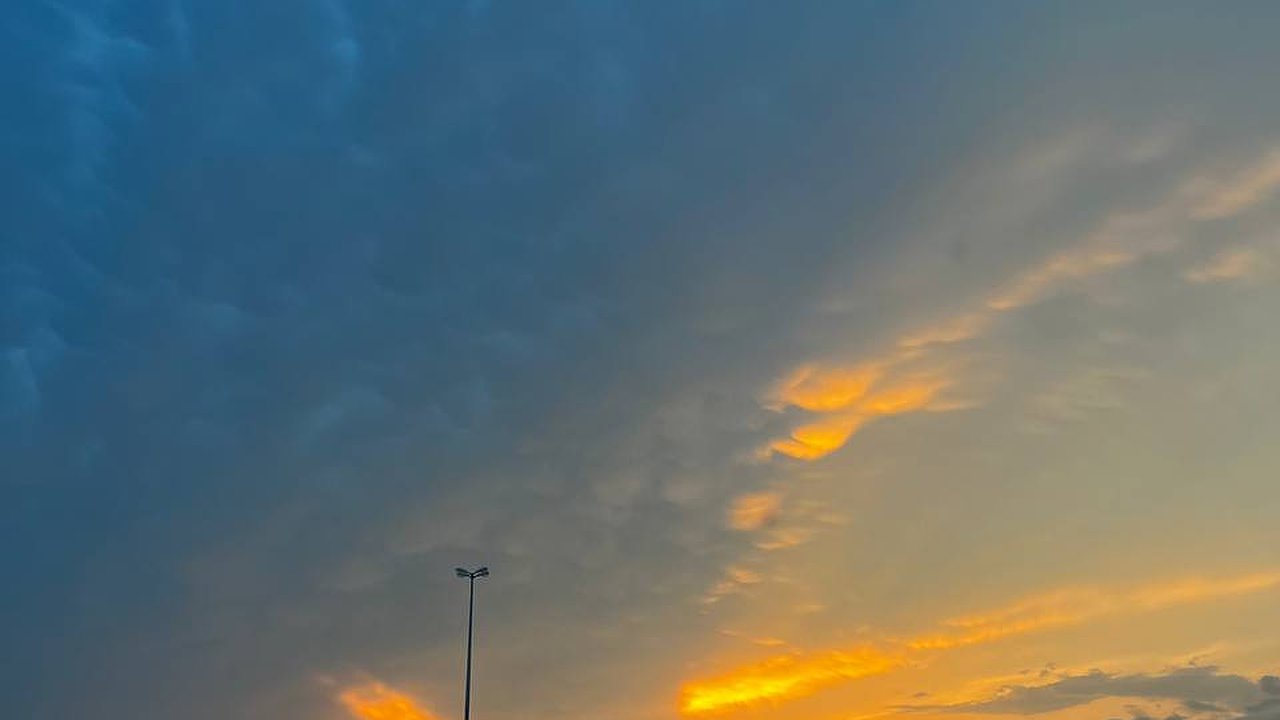 Главная картинка новости: Гидрометцентр обновил погоду, россияне похвастались за головы: в июле и августе ожидается экстремальная погода