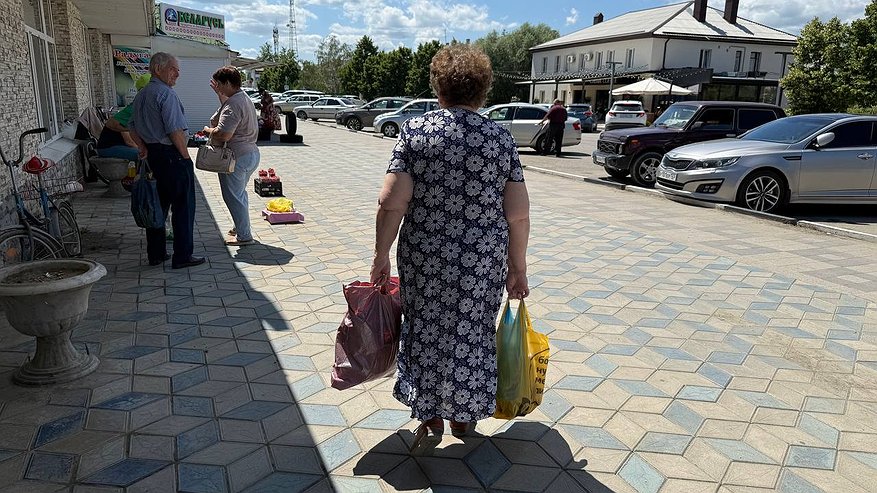 Главная картинка новости: Всех, кому поступает пенсия на банковскую карту, ждет новое неожиданное правило с 1 августа