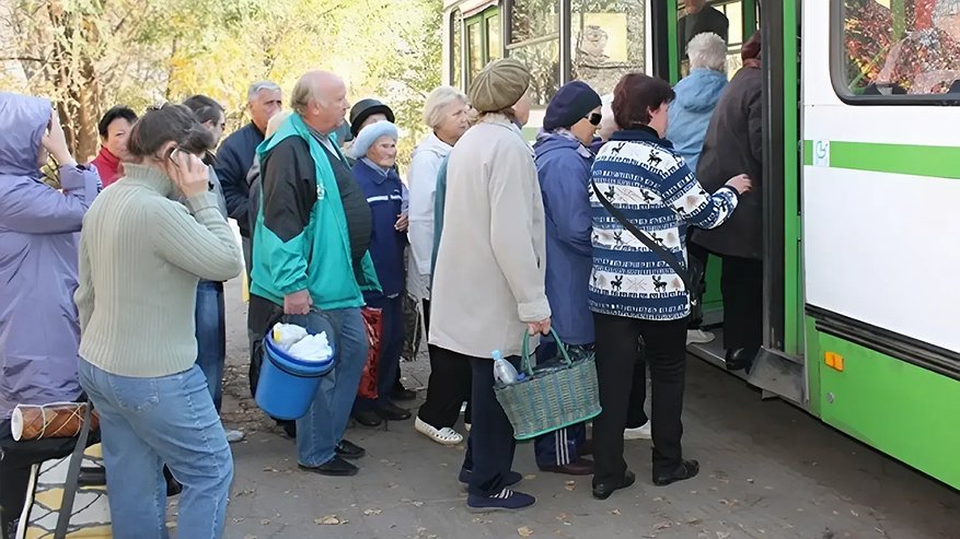 Главная картинка новости: По 5 000 рублей на карту: новенькая поблажка для россиян старше 55 лет