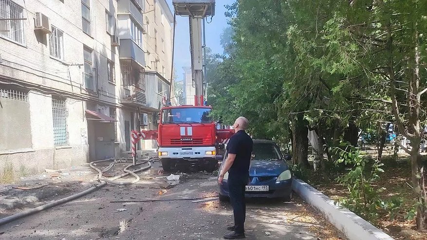 Главная картинка новости: Взрыв газа и масштабный пожар в Новороссийске: как эвакуировали жильцов многоэтажки