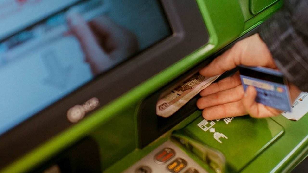 Главная картинка новости: Заберут до 100 000 рублей: пенсионеров предупредили о списании денег со вкладов