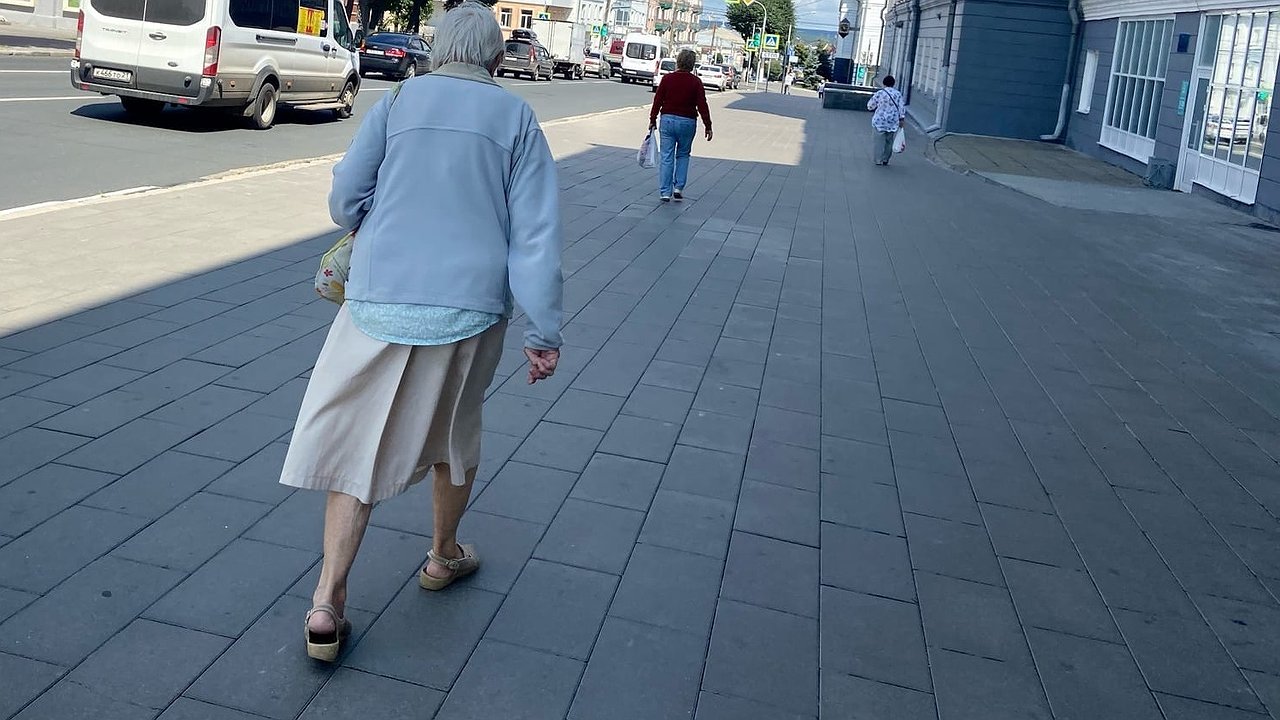 Главная картинка новости: Пенсионеры бросились проверять счета — в конце июля накинут 18 000 рублей: но только избранным