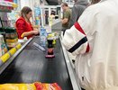 На улице +40, но на кассе "Магнита" не продали ни воду, ни мороженое: не мои проблемы - оказалось, они в полном праве это сделать