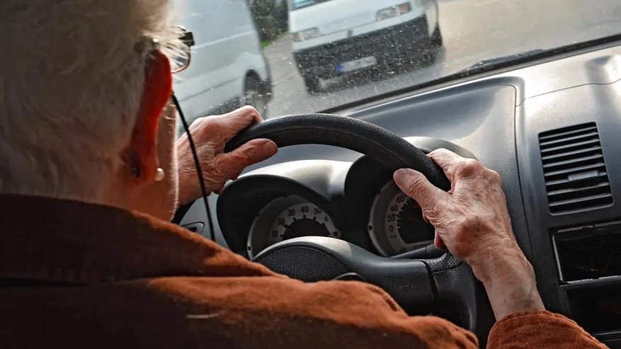 Главная картинка новости: В ГИБДД внесли ясность: возрастные ограничения для водителей-пенсионеров
