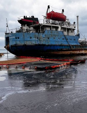 Росприроднадзор опроверг слухи о нефтяном загрязнении Черного моря