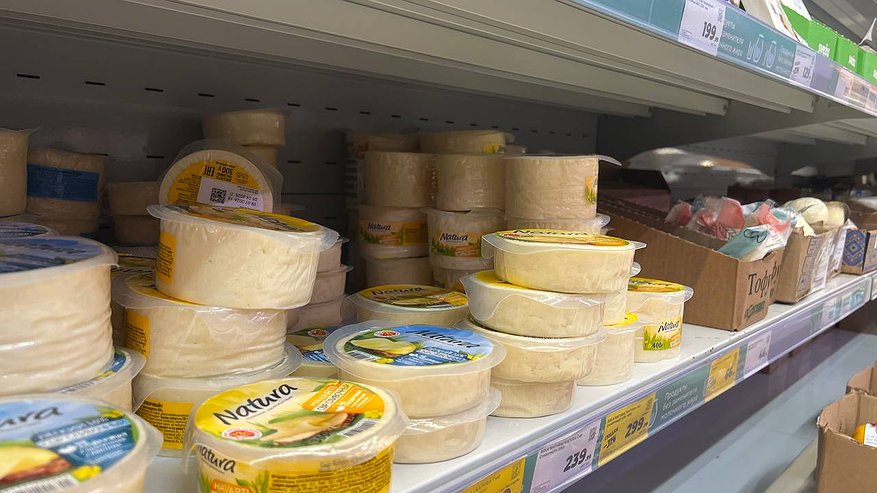 Главная картинка новости: Научился отличать настоящий сыр от сырного продукта: вот методы, которые помогут избежать покупки подделки