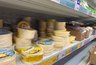 Миниатюра новости: Научился отличать настоящий сыр от сырного продукта: вот методы, которые помогут избежать покупки подделки